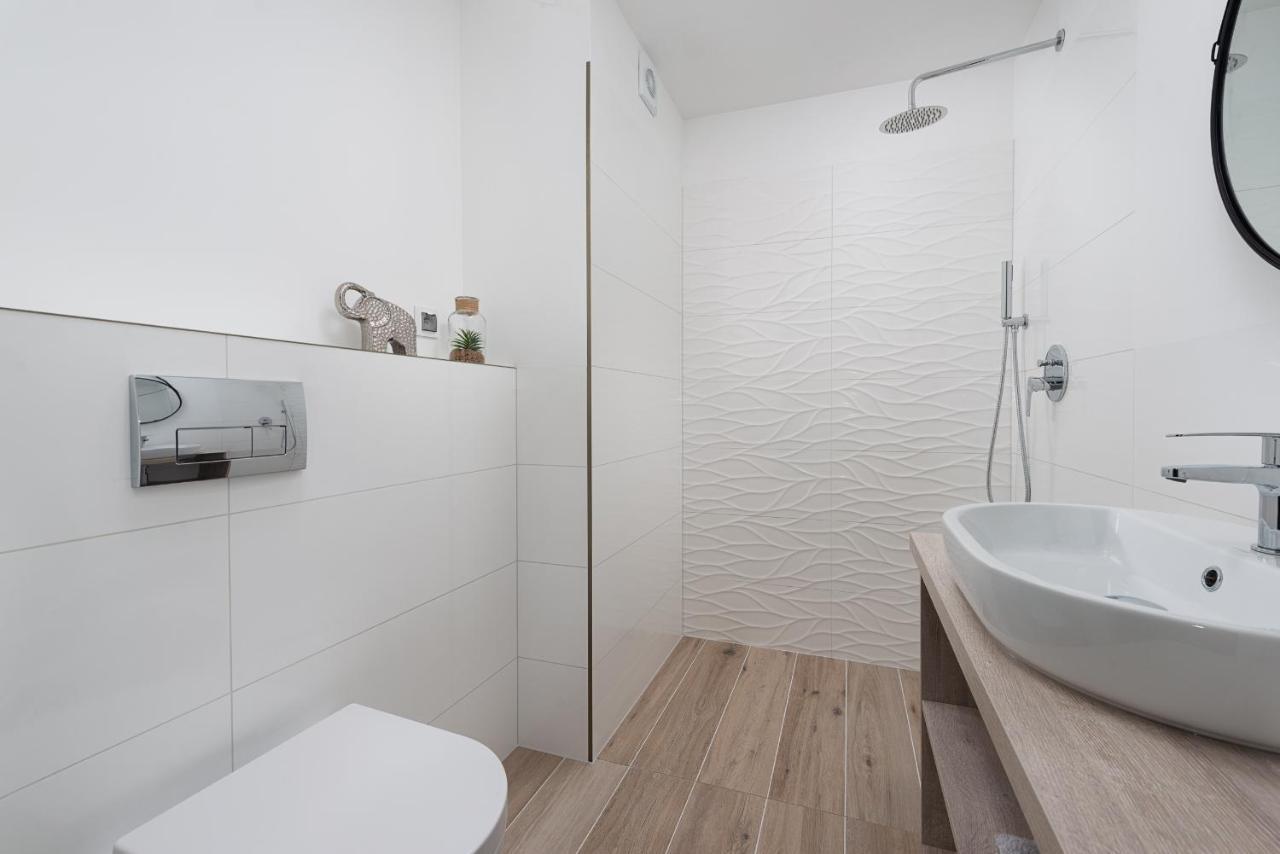 Roza Baltyku - Apartamenty I Pokoje A Dębki Eksteriør bilde